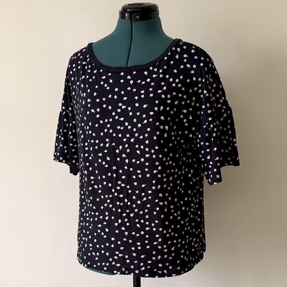 🟢 5/$25 Gap | 100% Cotton Floral Flounce Sleeve Tee in Navy Blue | Size S
